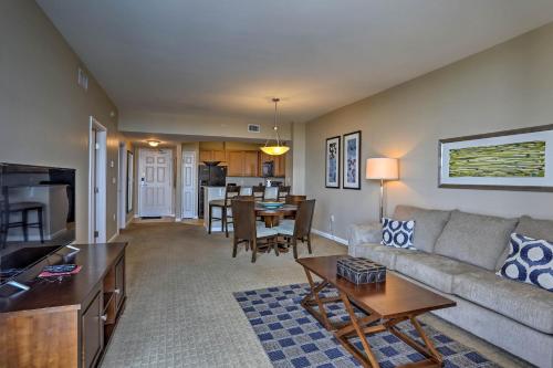 Destin Condo with Resort Amenities - Walk to Beach! - image 6