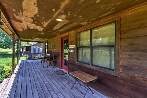 Dream Valley Mountain View Cabin with Covered Porch! - image 3