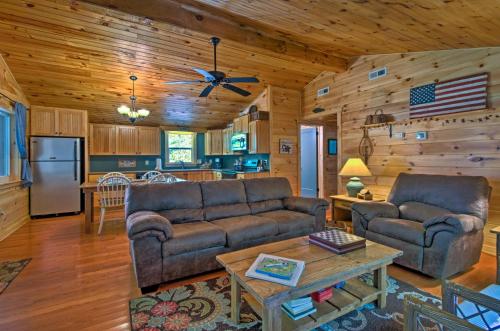 6 Mi to Polar Express Bryson City Cabin in Bryson City, USA