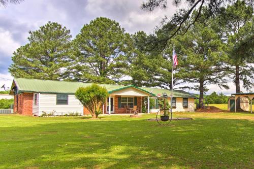 Quiet Clayton Home with Mountain Views 4 Mi to Lake!