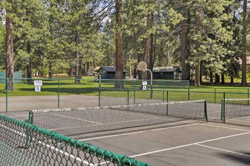 Lake Almanor Country Club Home with Peak View and Kayaks!