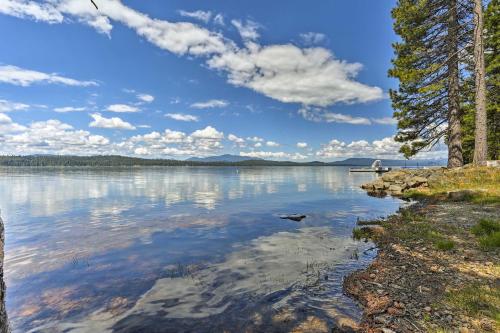 Lake Almanor Country Club Home with Peak View and Kayaks!