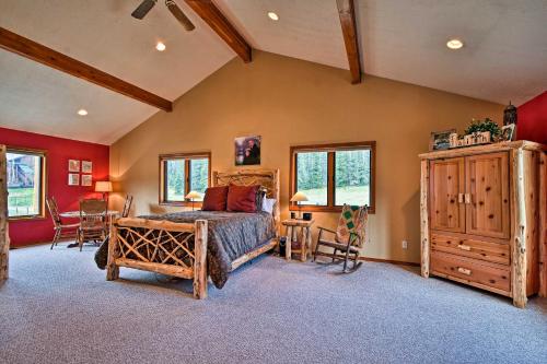 Cozy Cabin Escape with MTN Views Near the Red River! - image 3