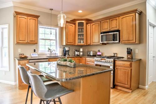 Colonial-Style 'Warwick Retreat' - 1 Hour to NYC! in Greenwood Lake (NY)
