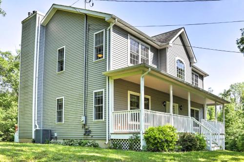Colonial-Style 'Warwick Retreat' - 1 Hour to NYC! in Greenwood Lake (NY)