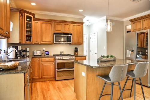 Colonial-Style 'Warwick Retreat' - 1 Hour to NYC! in Greenwood Lake (NY)