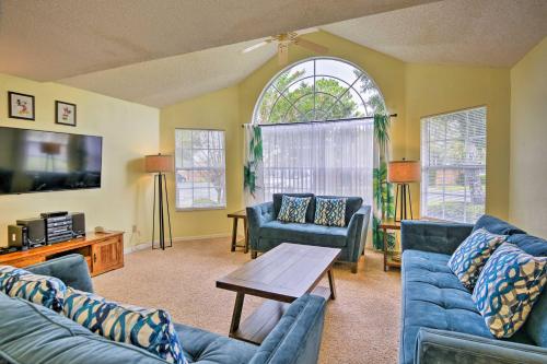 Laguna Bay Condo with Pool 7 Mi to Disney World! in Kissimmee, USA