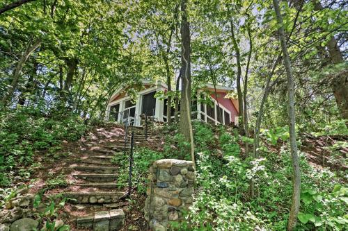 Island Cottage on Evans Lake - Bring Your Boat!