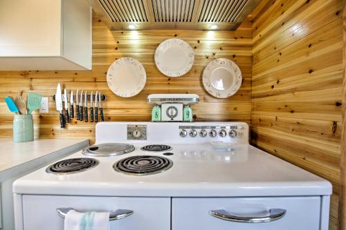 Rockaway Cottage with Ocean View on Beach Access! - image 5