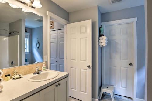 Rockaway Cottage with Ocean View on Beach Access! - image 8