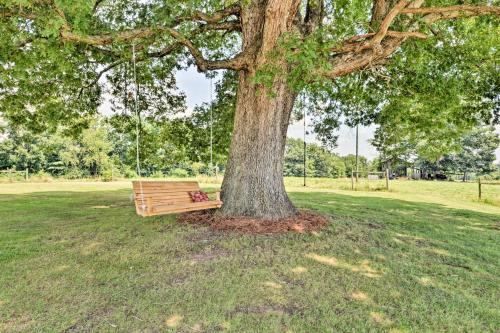 Peaceful Elkin Vacation Rental about 17 Mi to Mt Airy!