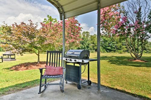 Peaceful Elkin Vacation Rental about 17 Mi to Mt Airy!