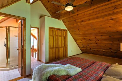 Catskill Chalet Cabin about 3 Mi from Belleayre Resort! - image 4