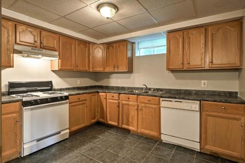 Catskill Chalet Cabin about 3 Mi from Belleayre Resort! - image 9