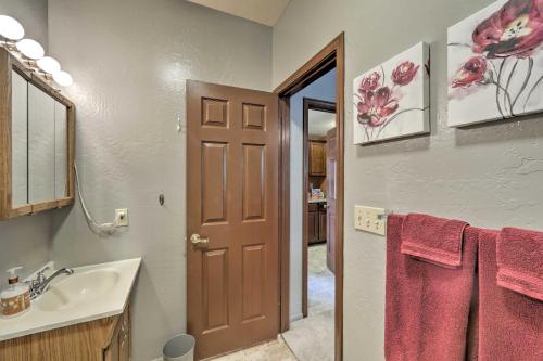 Quiet Prescott Forest Retreat Cottage with Patio! - image 5