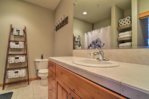 Cozy Winter Park Condo with Patio - Walk to Main St! - main image