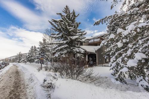 Renovated Park City Studio Minutes to Outdoor Fun - image 7