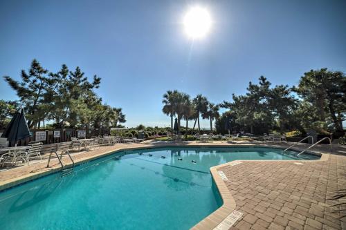 Updated Resort Studio with Pool Access Walk to Beach - image 6