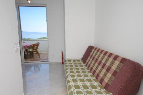 Apartment Njivice 5458a