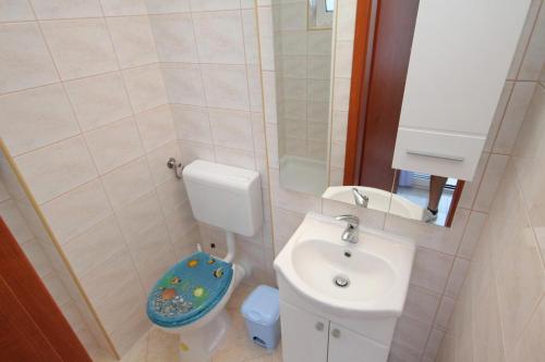 Apartment Njivice 5458b