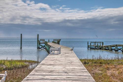 Spacious Outer Banks House with Private Dock!, Marshallberg