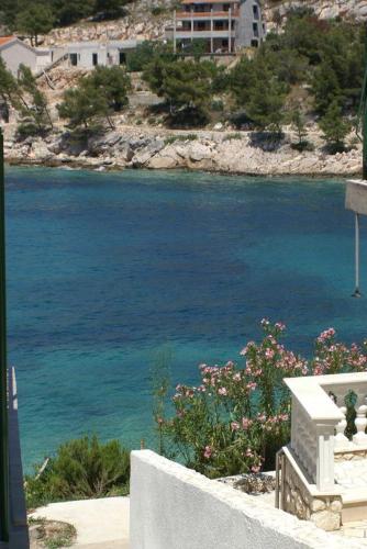 One-Bedroom Apartment with Terrace and Sea View image 2