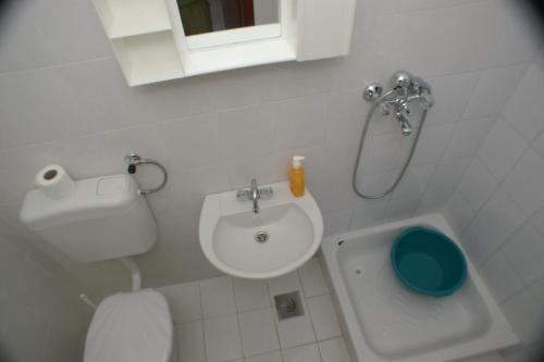 One-Bedroom Apartment with Terrace and Sea View image 1