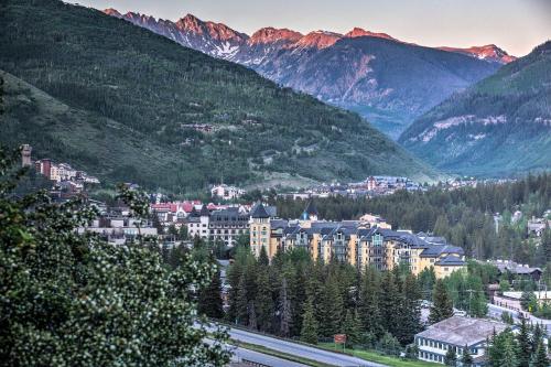 Cozy Townhome with Beautiful Views of Vail Mountain! - image 5