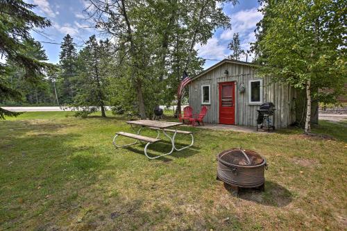 Charming Suttons Bay Cottage with Shared Waterfront!