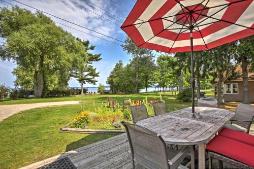 Lakefront Manitou Cottage Near Dwtn Suttons Bay!