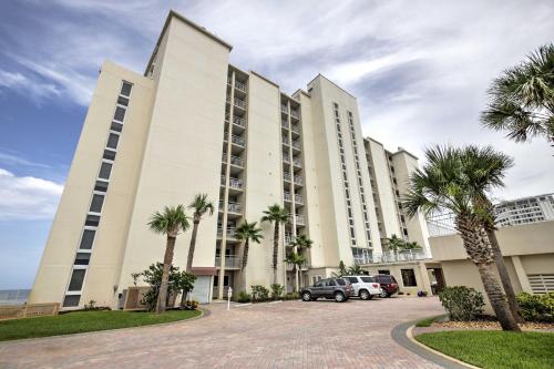 Waterfront Daytona Beach Shores Condo with Amenities!