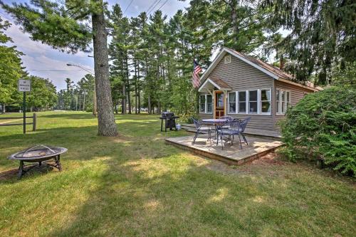 . Bayview Cottage Suttons Bay Cottage with Fire Pit!