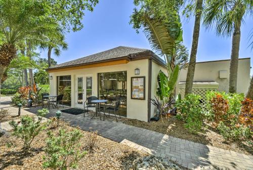 Siesta Key Condo with Balcony - Walk to Beach and Bay - image 4