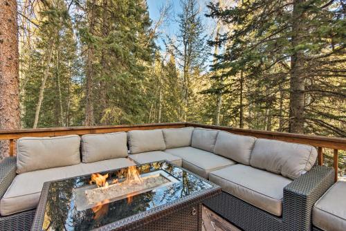 Idaho Springs Cabin with Hot Tub on half Acre! - Idaho Springs