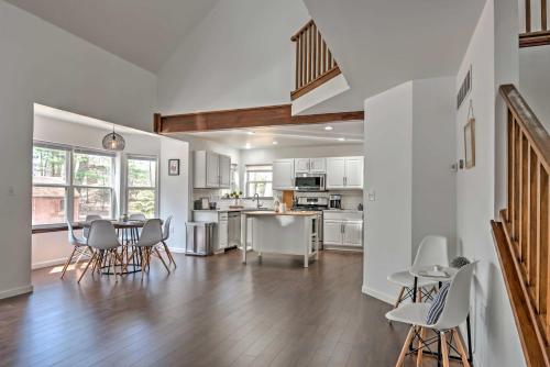 Tannersville House with Bar and Deck, 2Mi to Ski Resort