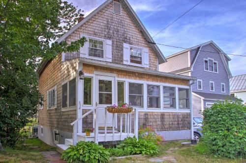 Charming Pine Point Cottage - 2 Blocks to Ocean! - image 14