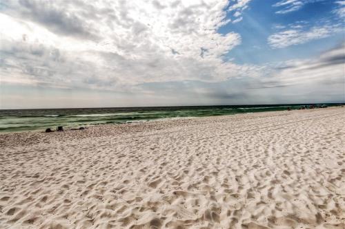 Renovated Pensacola Beach Condo with Community Pool! - image 2