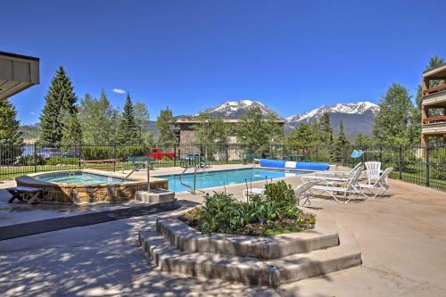 Lakefront Dillon Condo with Pool Access Near Skiing