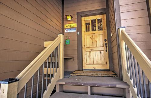 Mountain Refuge with Hot Tub and Peak 8 Ski-In Access!