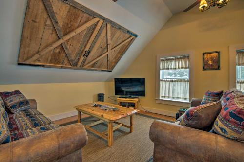 Lakefront Family Home with Fire Pit, 13 Mi to Stowe! in Lake Elmore, USA