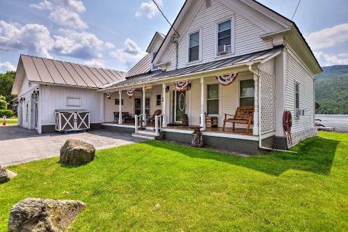 Lakefront Family Home with Fire Pit, 13 Mi to Stowe! in Lake Elmore, USA