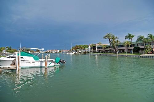 Treasure Island Cottage Near Boardwalk and Beach! - image 9