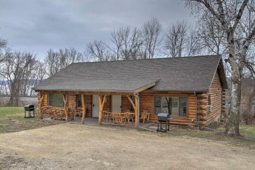 Cabin Near River - Treehouse Masters Stayed Here! in Ferryville, USA