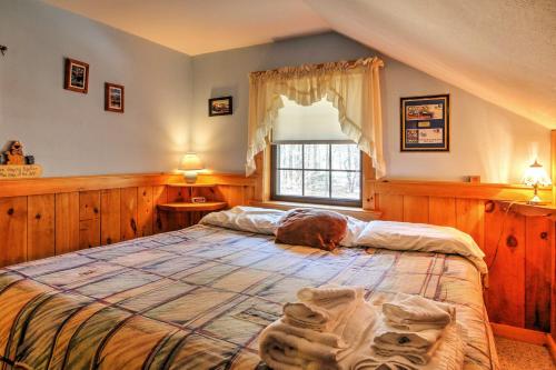 Quaint North Conway House with Spacious Deck - image 3