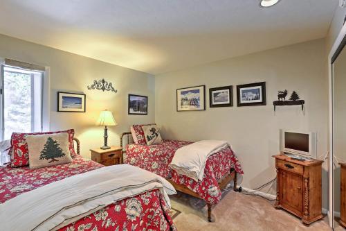 Cozy Condo with Mtn Views - Walk to Vail Ski Shuttle - image 2