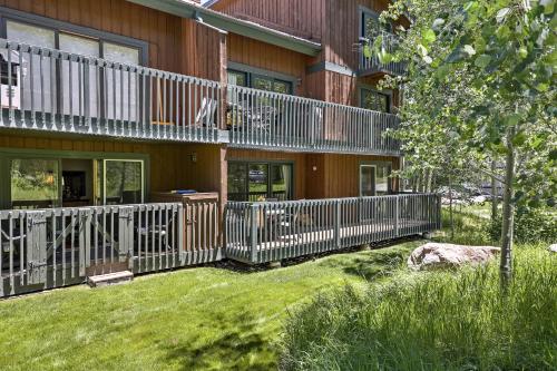 Cozy Condo with Mtn Views - Walk to Vail Ski Shuttle - image 9