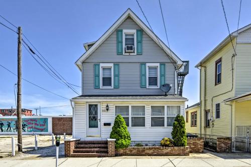 Wildwood House with Enclosed Porch - Walk to Beach! - main image