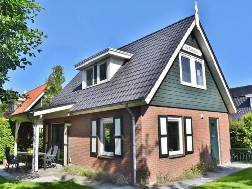  Nice holiday home in Zonnemaire for 6 people ideal for the dog or children in Zonnemaire