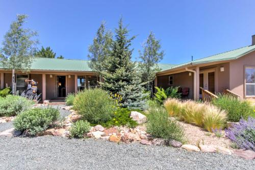 Chic Alto Studio on 1 Acre with Updated Amenities!