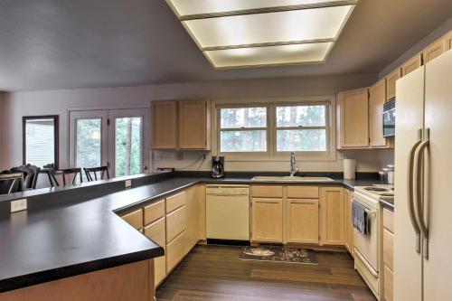 Spacious Hideaway in Ruidoso with Multi-Level Deck! - image 7